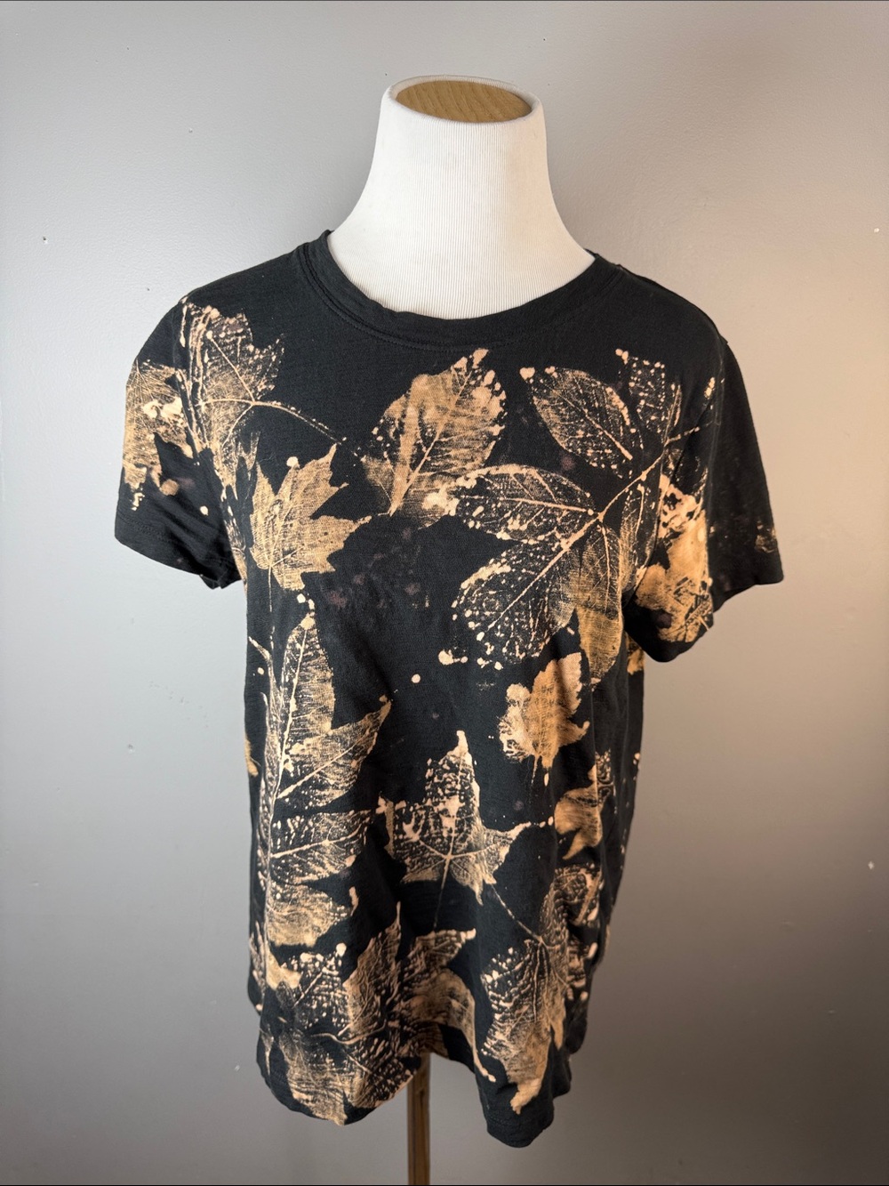 Black and peach Leaf Print Women's Tee